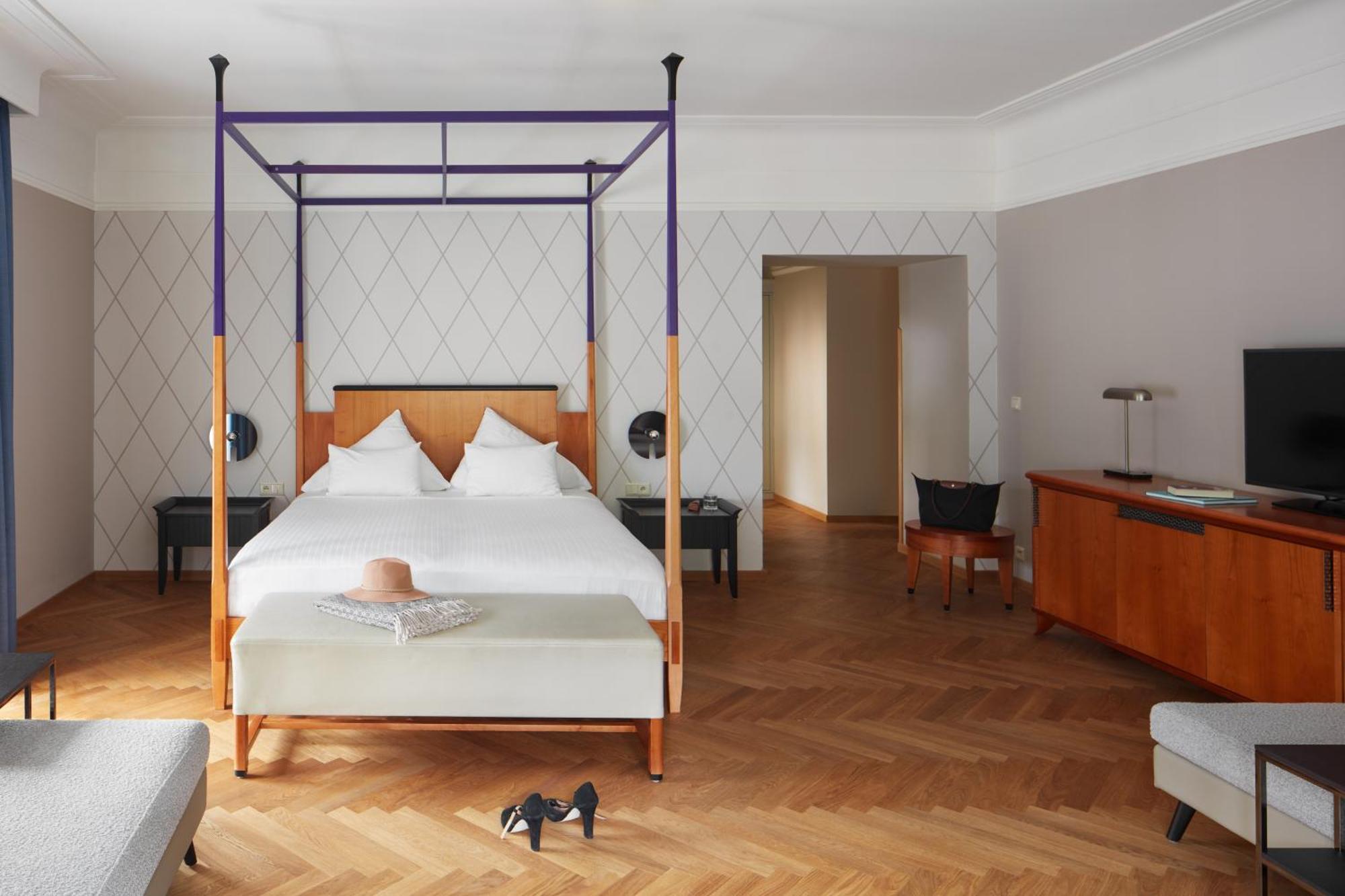 Falkensteiner Spa Resort Mariánské Lázně الغرفة الصورة A room at the Hotel Axelmannstein