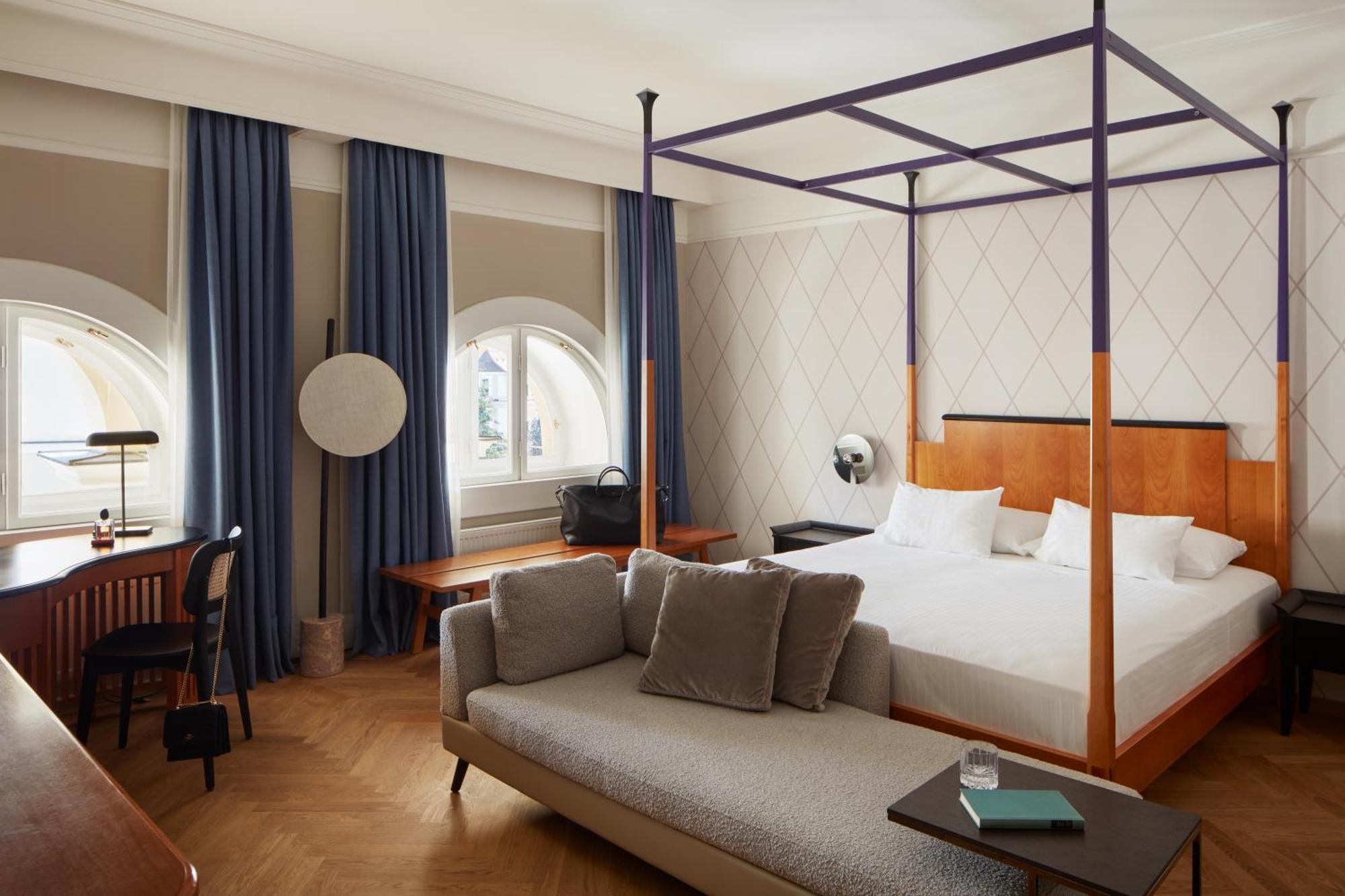 Falkensteiner Spa Resort Mariánské Lázně الغرفة الصورة A room at the Hotel