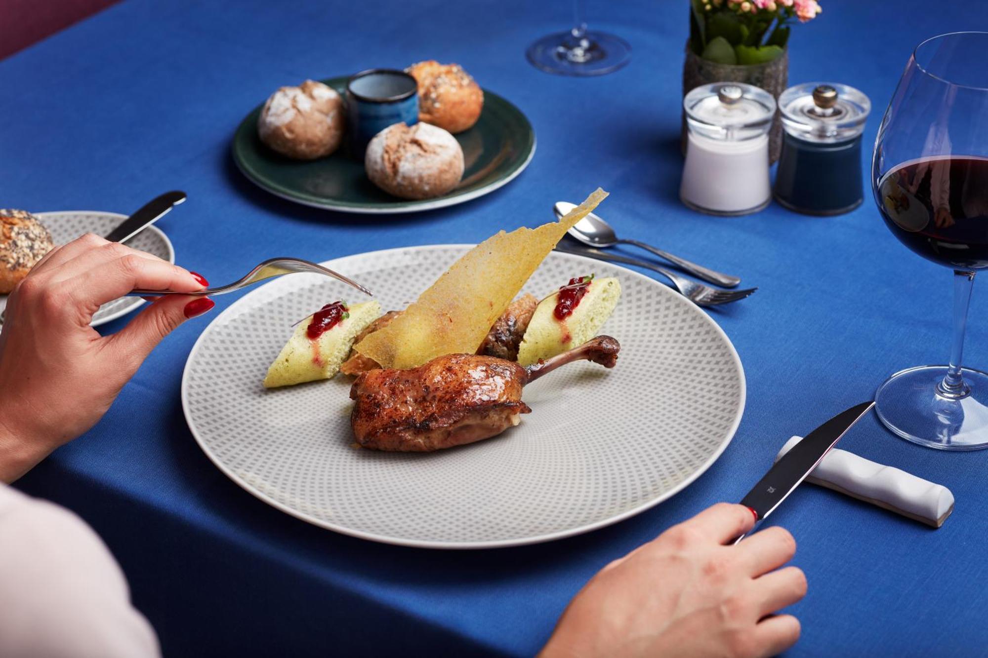 Falkensteiner Spa Resort Mariánské Lázně المظهر الخارجي الصورة A duck confit with pear and red wine