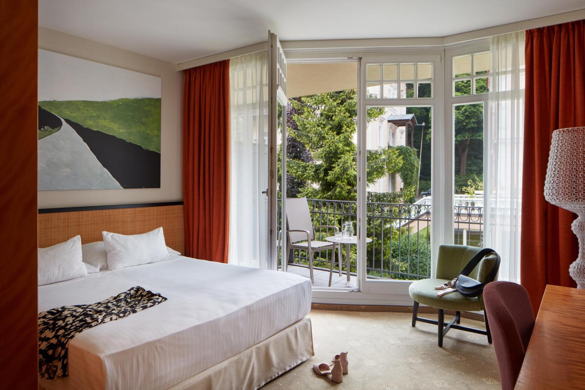 Falkensteiner Spa Resort Mariánské Lázně المظهر الخارجي الصورة A room at the Hotel de l'Europe