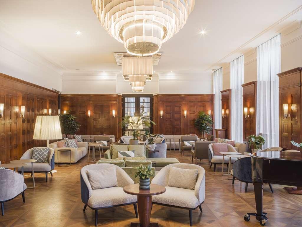 Falkensteiner Spa Resort Mariánské Lázně المطعم الصورة The interior of the hotel